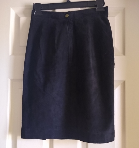 Beautiful Black Suede Skirt - Picture 2 of 3